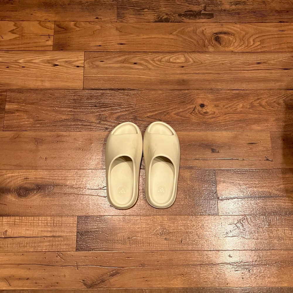 Yeezy Slides size 10 beige